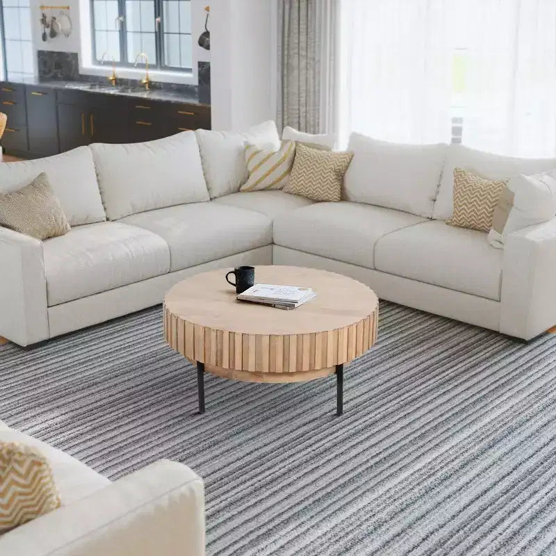 Royal Hampton, Table basse ronde moderne artisanale en chêne, plateau en bois blanc avec bords rainurés, pieds en fer noir, 91 cm