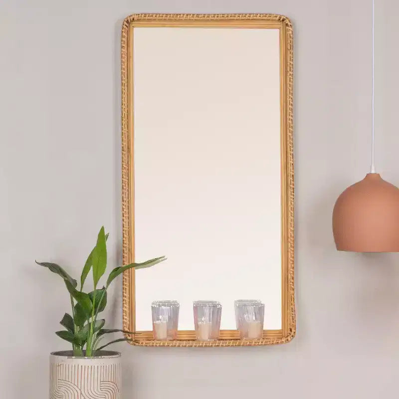 Miroir mural rectangulaire Storied Home en rotin et bambou tressés à la main avec étagère, couleur naturelle