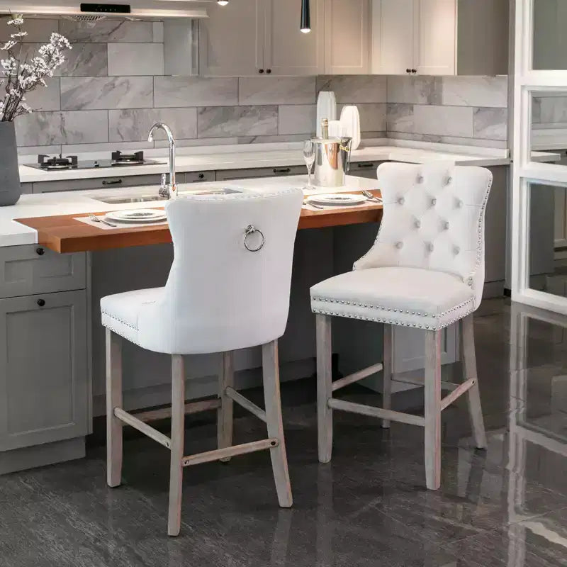 CLIHOME Lot de 2 tabourets de bar contemporains en velours avec capitonnage et pieds en bois, clous décoratifs chromés