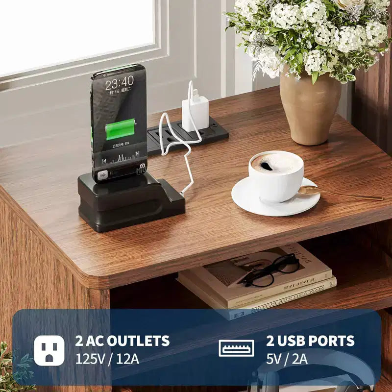 Table de chevet cannelée moderne, Table de nuit en bois avec ports USB et prises, 2 tiroirs et étagère ouverte, Table d'appoint décorative