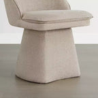 Chaise de salle à manger pivotante Spruce&Spring avec dossier haut incurvé et base conique