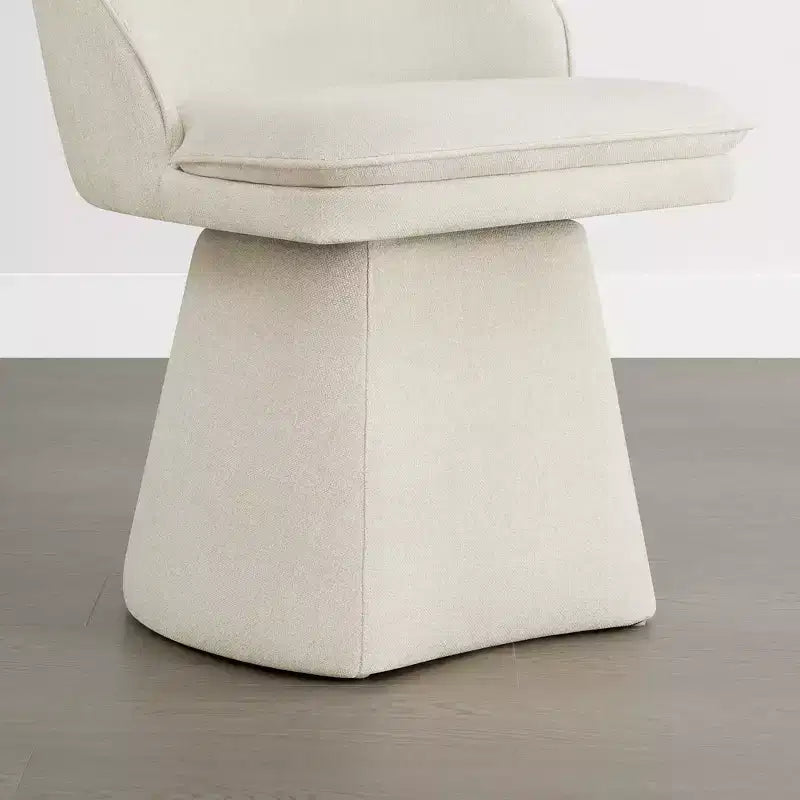 Chaise de salle à manger pivotante Spruce&Spring avec dossier haut incurvé et base conique