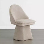 Chaise de salle à manger pivotante Spruce&Spring avec dossier haut incurvé et base conique