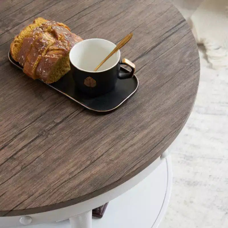 Table basse de style industriel, 25,2 po, à double plateau rond en MDF couleur noyer foncé veiné de noir, avec un cadre en fer forgé blanc froissé.