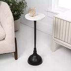 JONATHAN Y Ava 23.75 Table d'appoint contemporaine Art déco en métal avec plateau rond en marbre blanc et base martelée