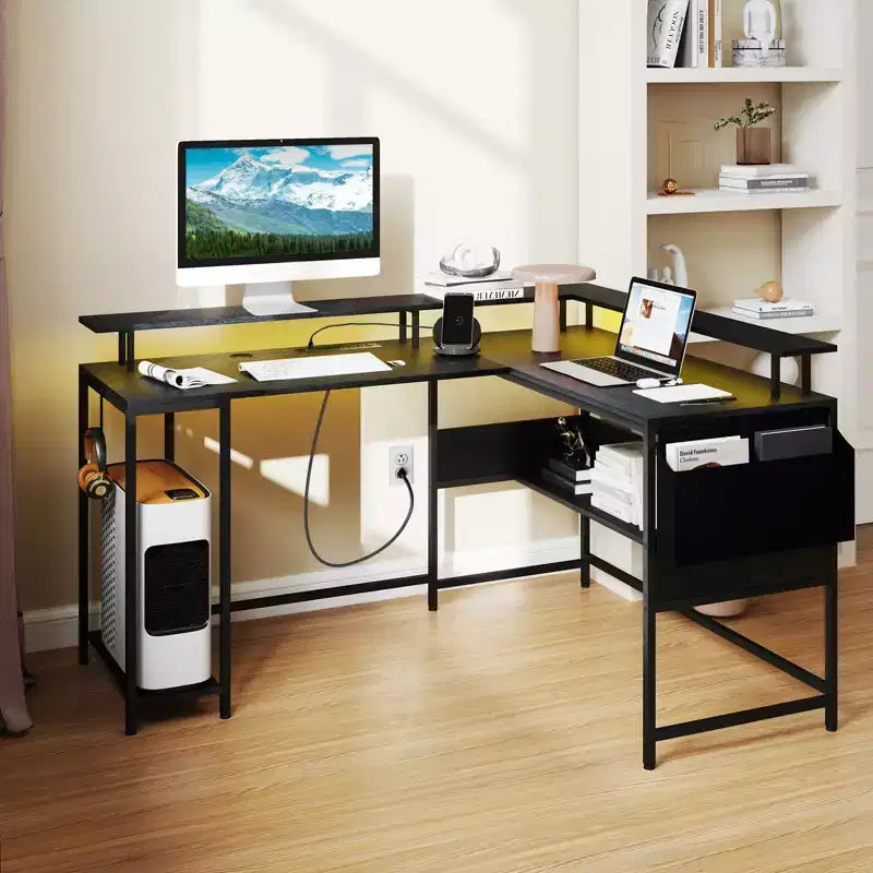 Bureau de jeu en L Costway avec lumières LED, prises électriques, support d'écran et pochette en tissu