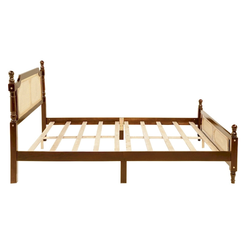 Lit queen-size avec tête de lit en rotin et rangement sous le lit