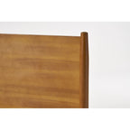 Lit plateforme de style moderne en bois d'acacia naturel, format King Size, avec pieds emblématiques évasés pour chambre à coucher