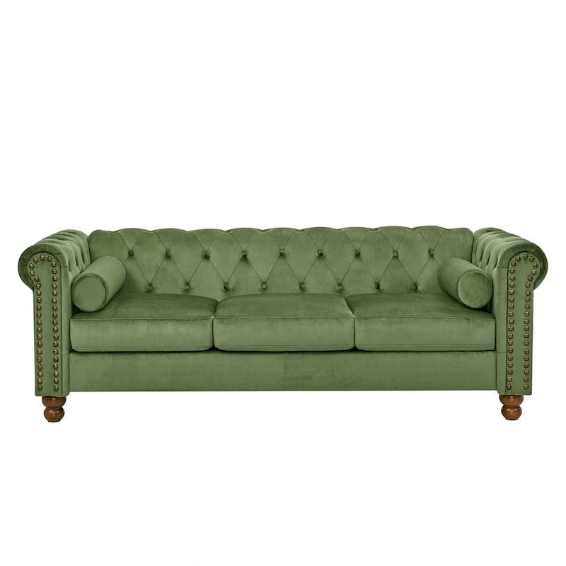 Canapé 3 places Chesterfield en velours vert, capitonnage et accoudoirs volutes