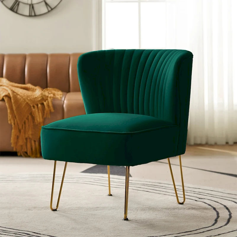 Chaise d'appoint capitonnée en velours moderne Barto avec pieds dorés par HULALA HOME