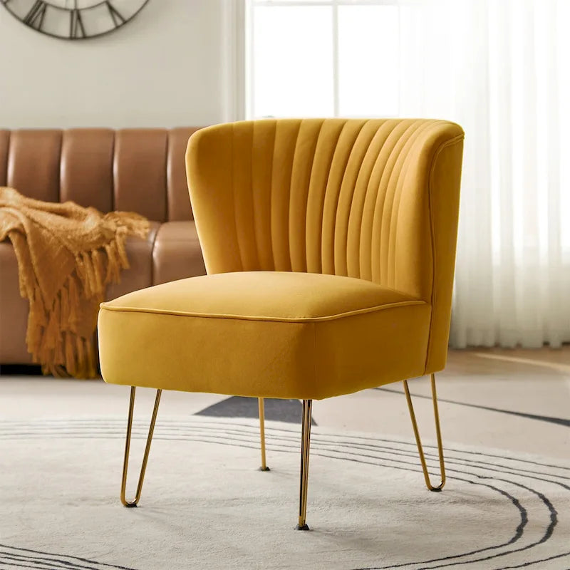 Chaise d'appoint capitonnée en velours moderne Barto avec pieds dorés par HULALA HOME