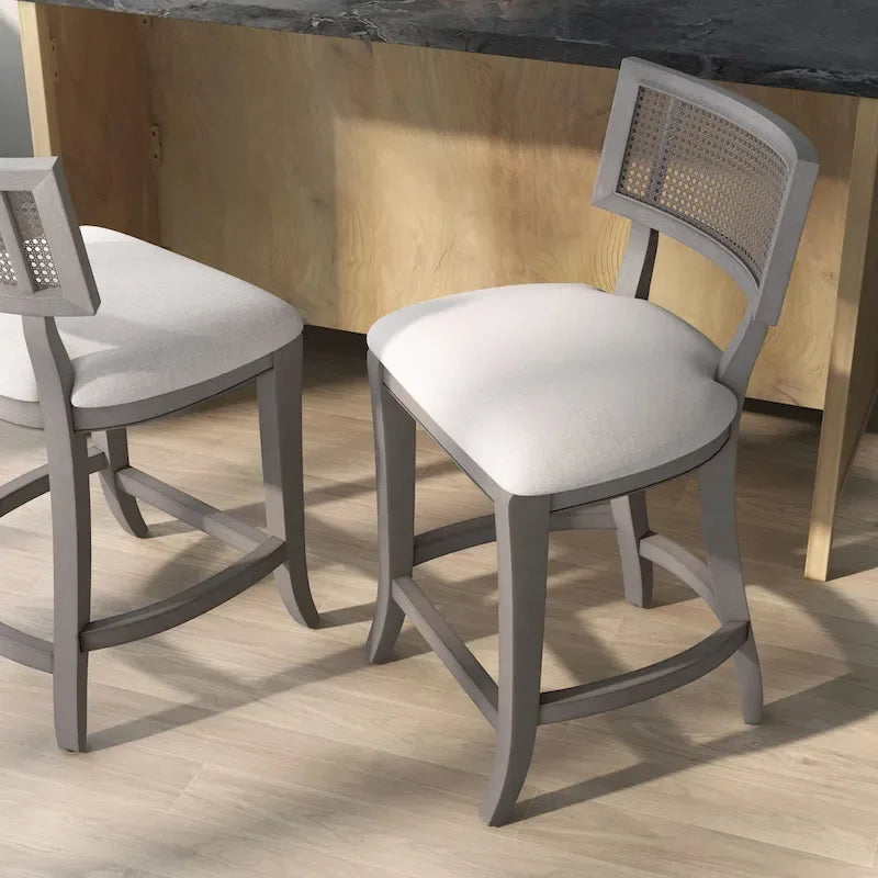 Chaises de comptoir Berwil en bois à dossier en cannage par Furniture of America