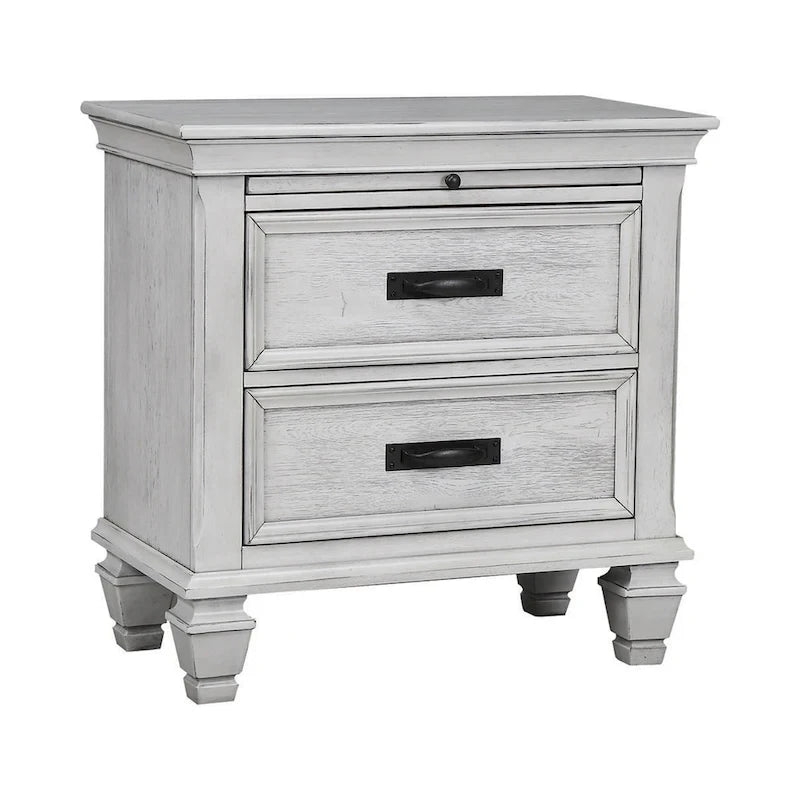 Ensemble de chambre Capistrano blanc antique 4 pièces avec 2 tables de nuit et commode