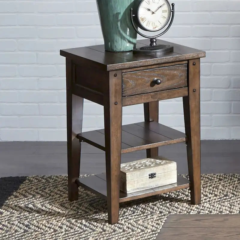 Table d'appoint en chêne brun rustique Lake House