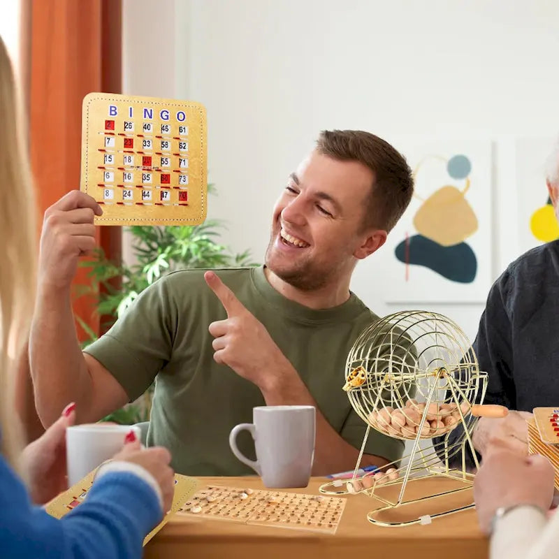 Jeu de loto GSE Shutter pour grands groupes. Grande cage et plateau de loto en laiton, 7/8 balles de loto en bois, 10 cartes de loto à volets