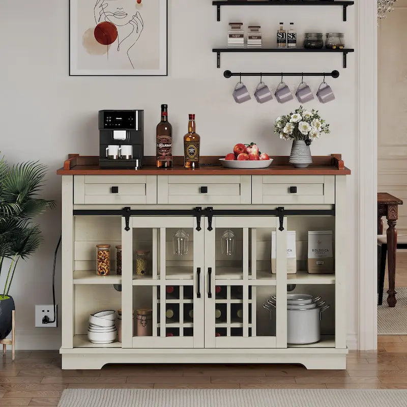 Meuble de rangement pour bouteilles de vin Moasis avec portes coulissantes façon grange, ports USB et prises électriques