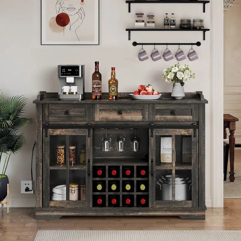 Meuble de rangement pour bouteilles de vin Moasis avec portes coulissantes façon grange, ports USB et prises électriques