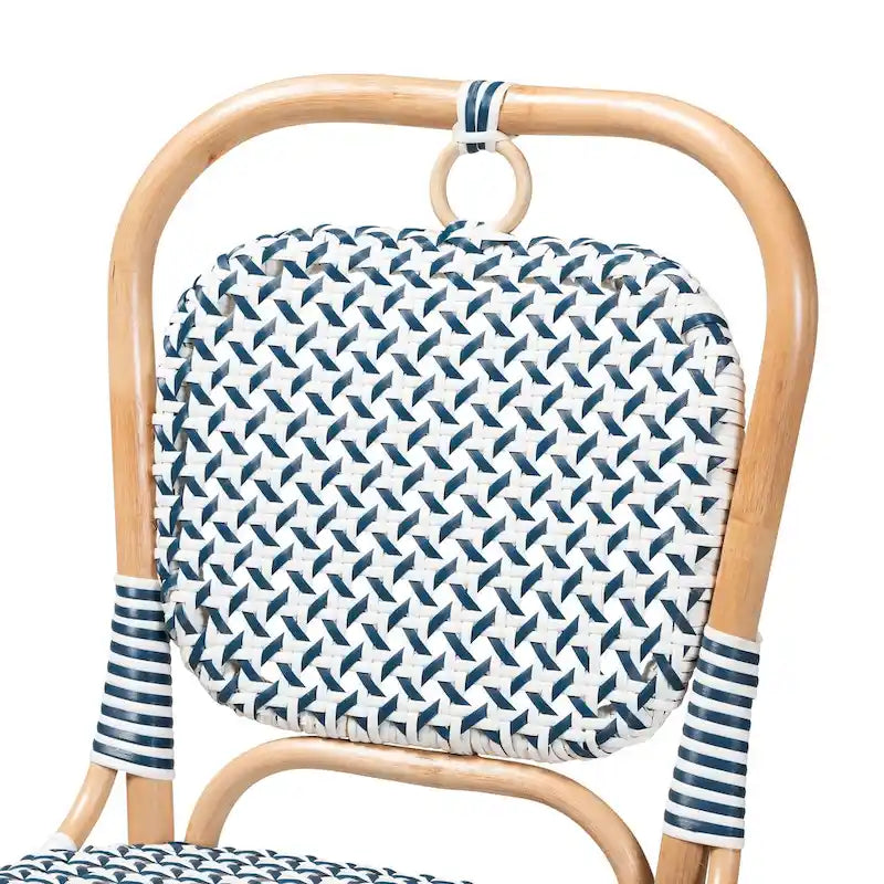 Chaise de bistrot Luciana en rotin naturel, tissage bleu et blanc de style français moderne