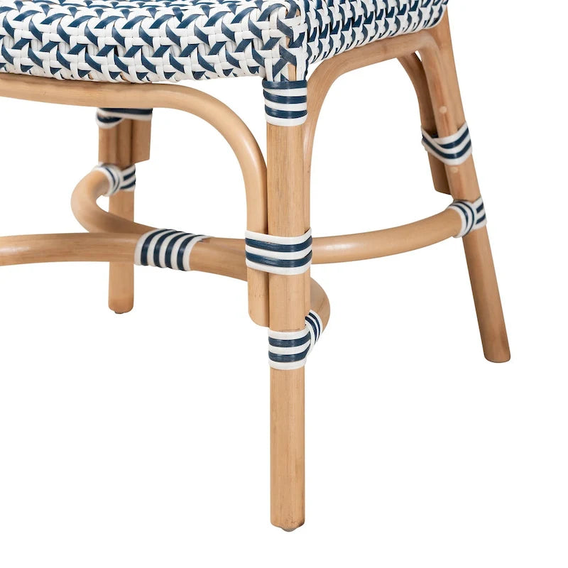 Chaise de bistrot Luciana en rotin naturel, tissage bleu et blanc de style français moderne