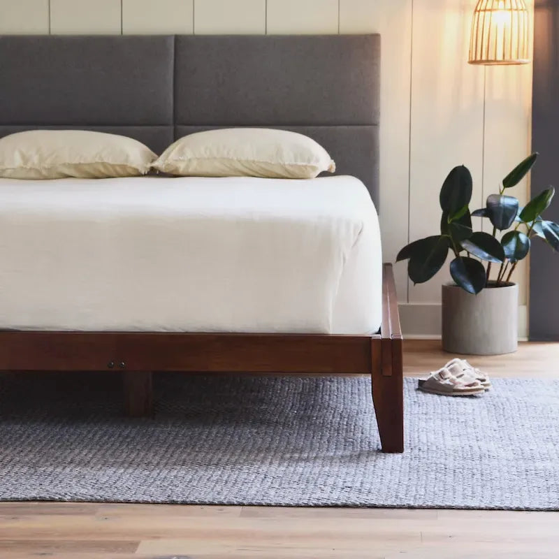 Lit plateforme en bois massif Yume avec assemblages japonais