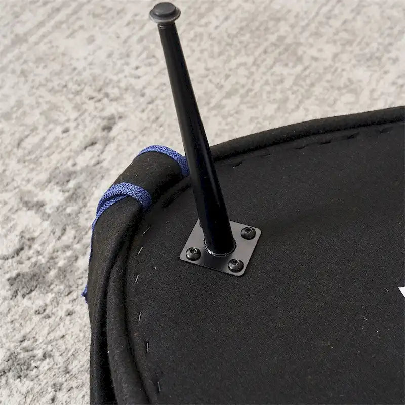 Fauteuil pivotant avec repose-pieds et piètement en métal noir