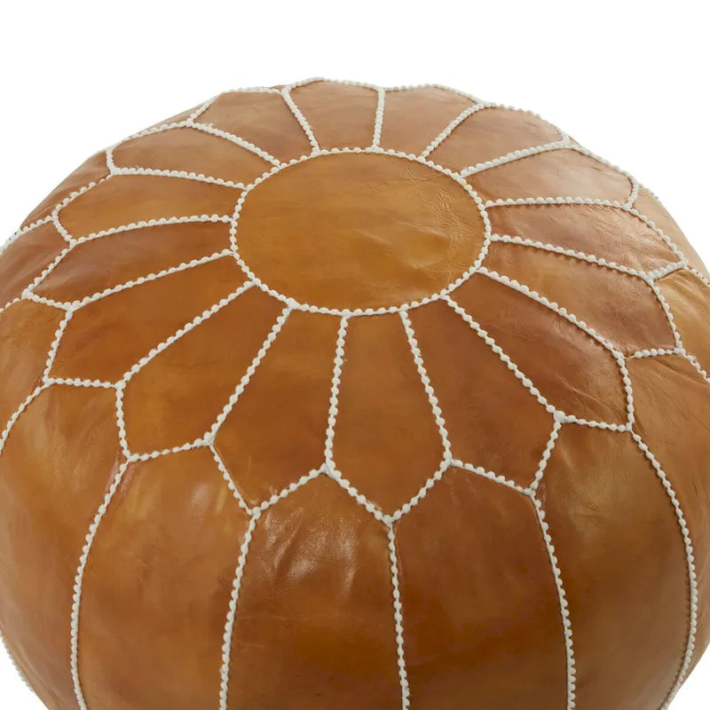 Pouf marocain en cuir floral avec surpiqûres blanches - Noir ou marron clair - Roche River Decor