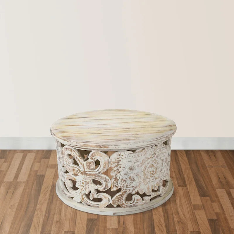 Table basse Alina en manguier sculpté à la main, motif floral ajouré, finition blanc vieilli, 33 po