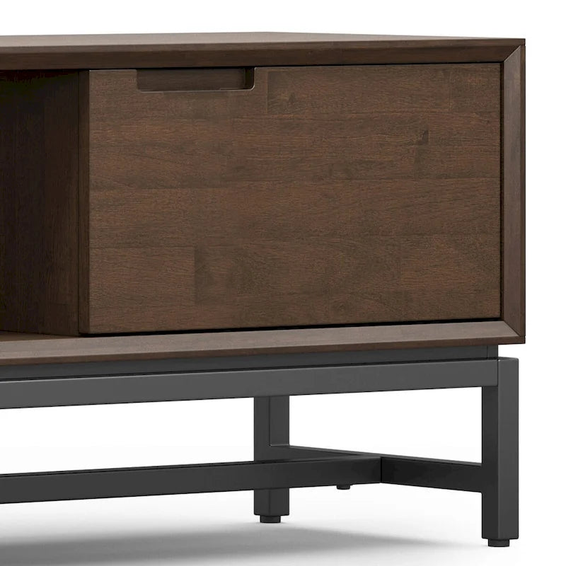 Meuble TV/média industriel moderne WYNDENHALL Devlin en bois massif de 183 cm de large, couleur noyer brun, pour téléviseurs jusqu'à 80 pouces
