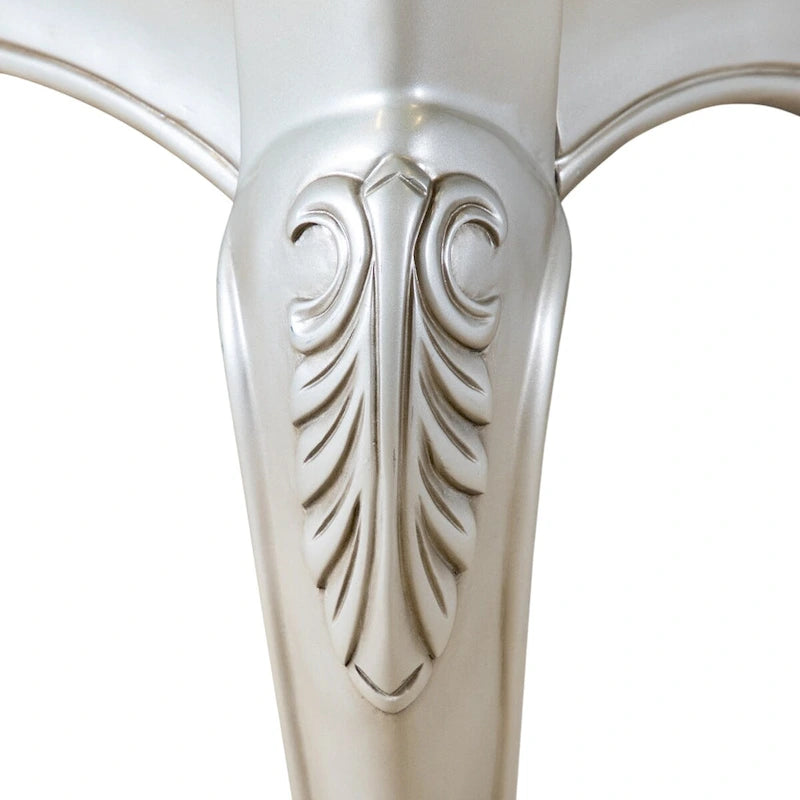 Table d'appoint traditionnelle Clarissa en bois massif avec pieds sculptés de Furniture of America