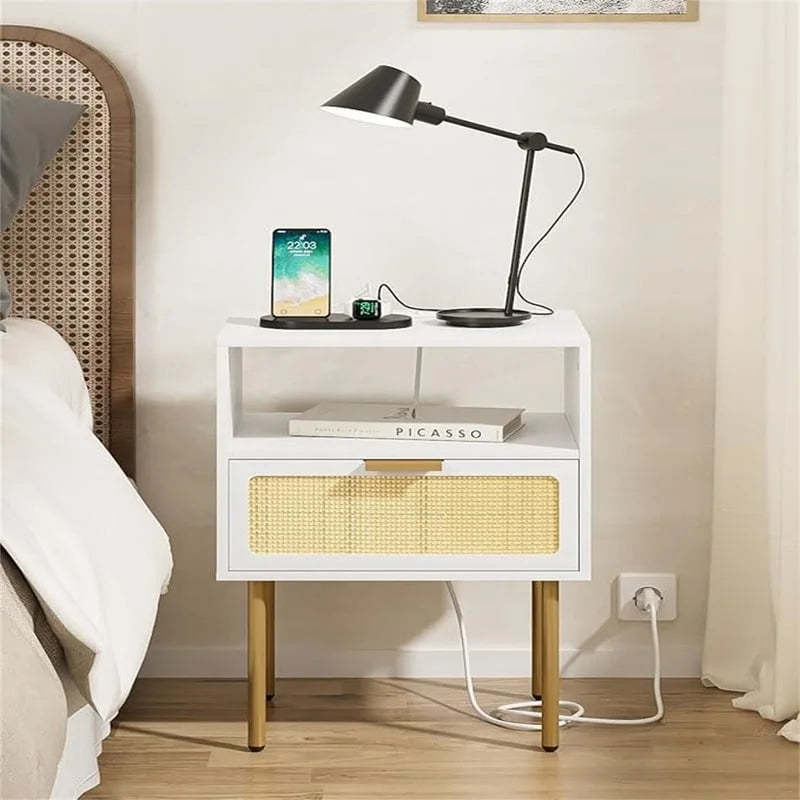 Table de chevet avec station de recharge - 11.81P x 15.75L x 22.05H
