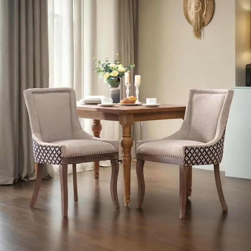 Chaise de salle à manger Ultra Side, Chaises en tissu épaissi avec pieds en bois massif aux tons neutres, Clous décoratifs couleur bronze, Lot de 2