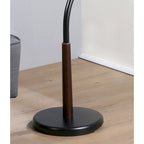 Porte-manteau sur pied moderne en métal noir et noyer pour l'organisation et le rangement de l'entrée